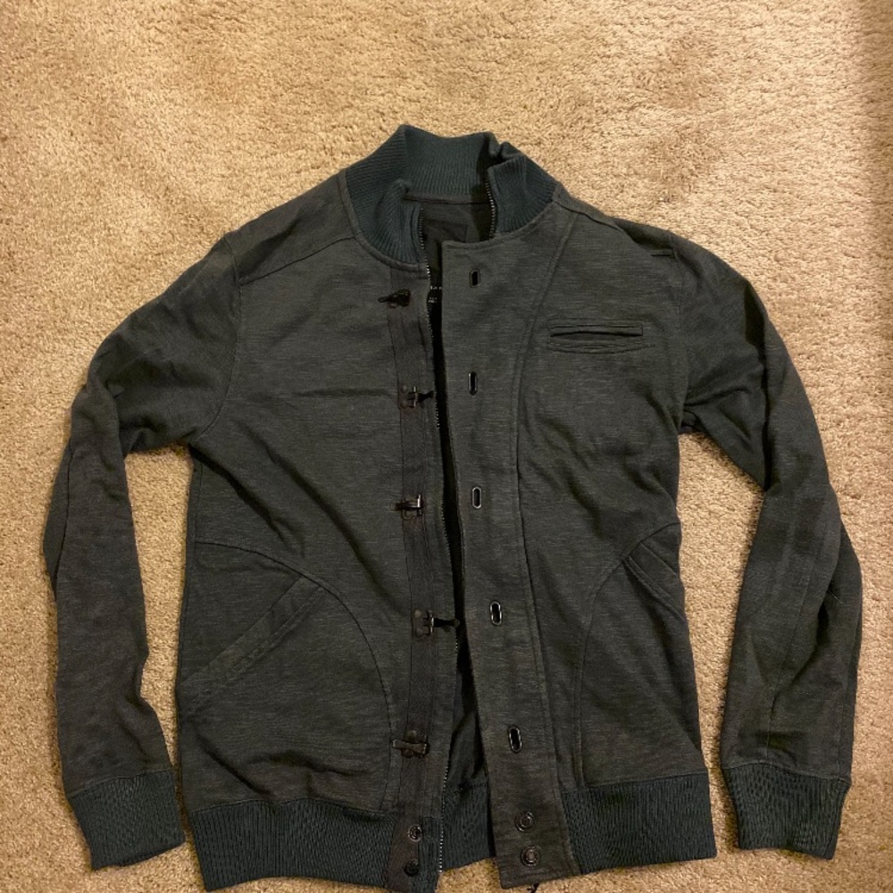 Zip up with fashionable clips